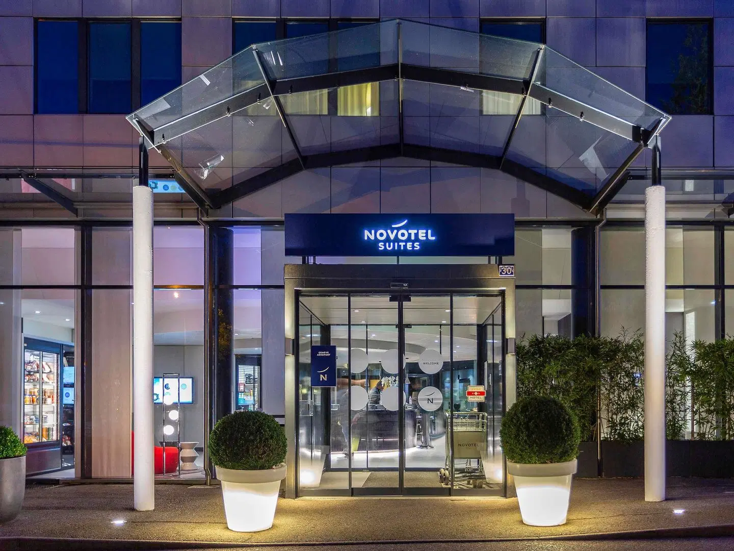 Novotel Suites Geneve Aeroport Hotel EXTERIOR