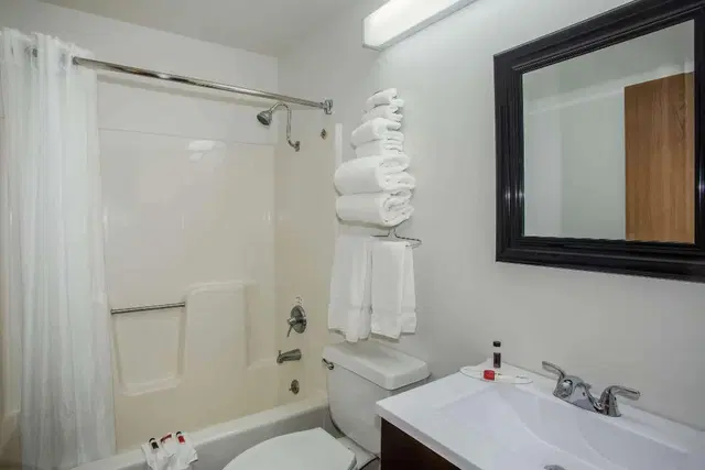 Super 8 by Wyndham Washington Badezimmer