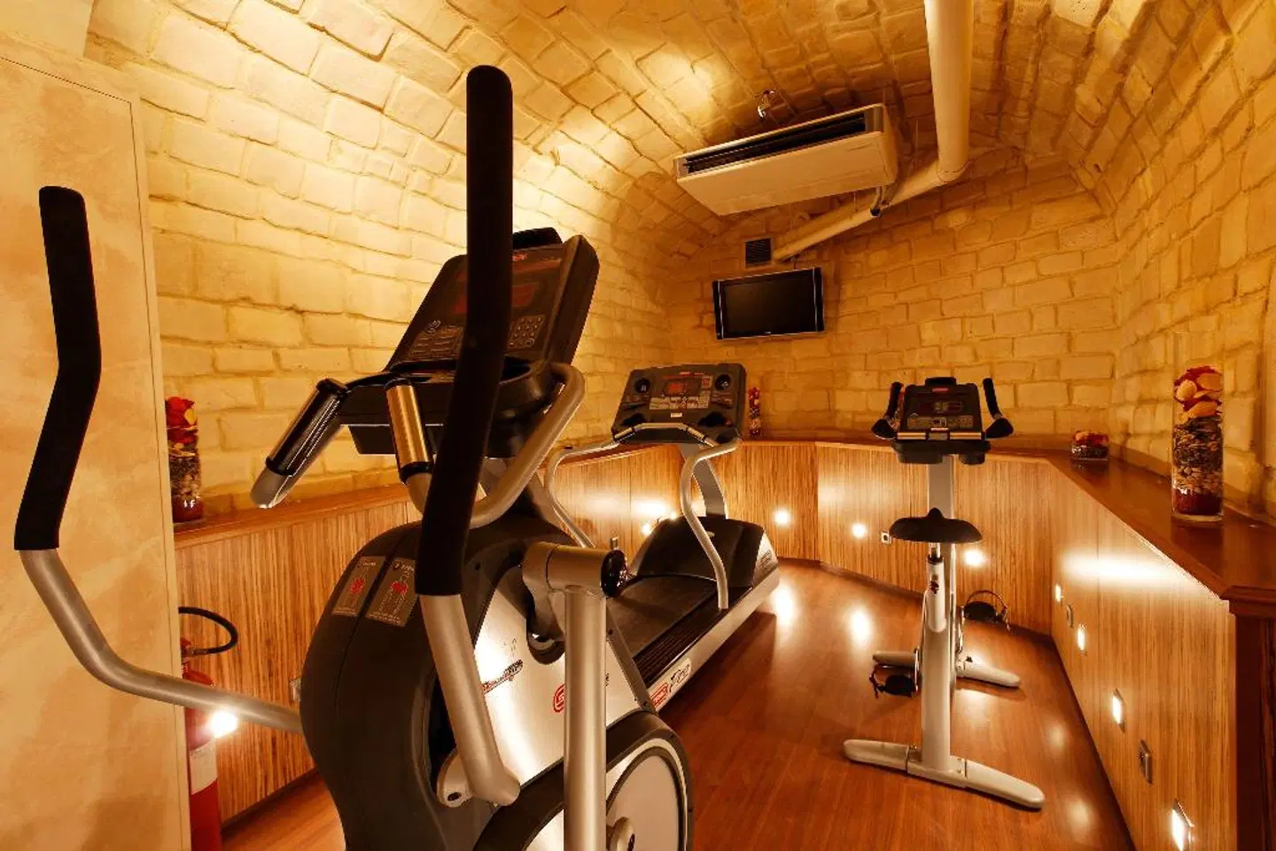 Rochester Champs Elysees SPORTS_AND_LEISURE