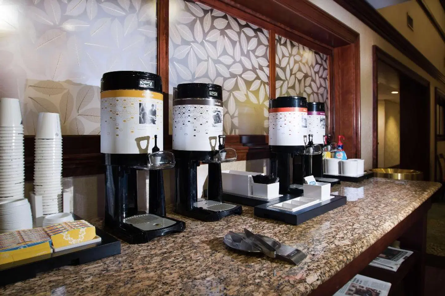 Hampton Inn Linden ROOM_EXAMPLE