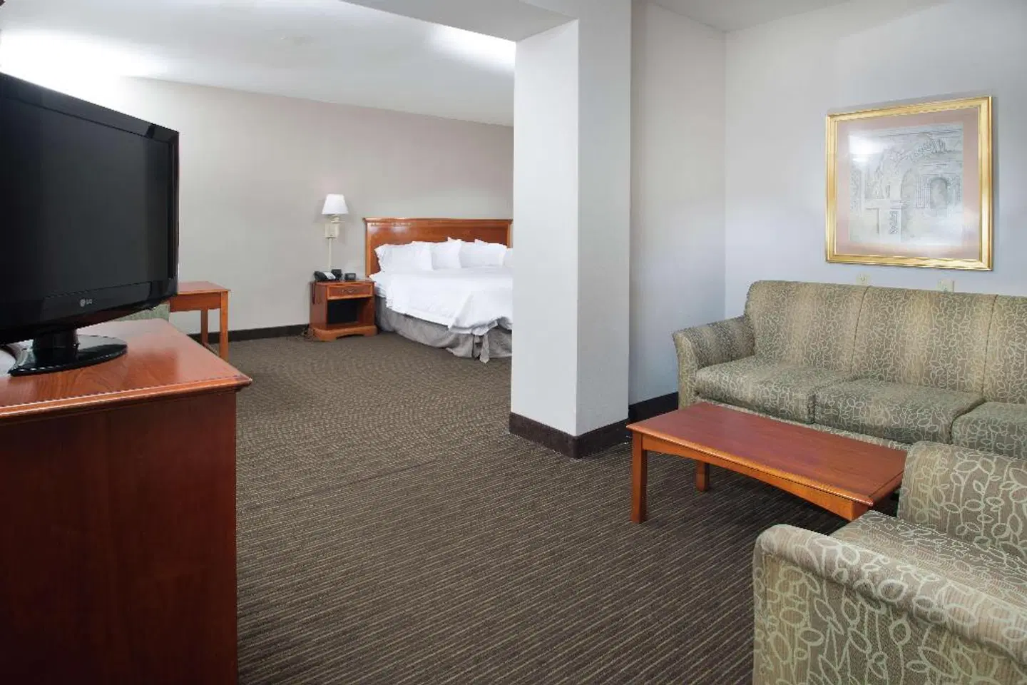 Hampton Inn Linden ROOM_EXAMPLE