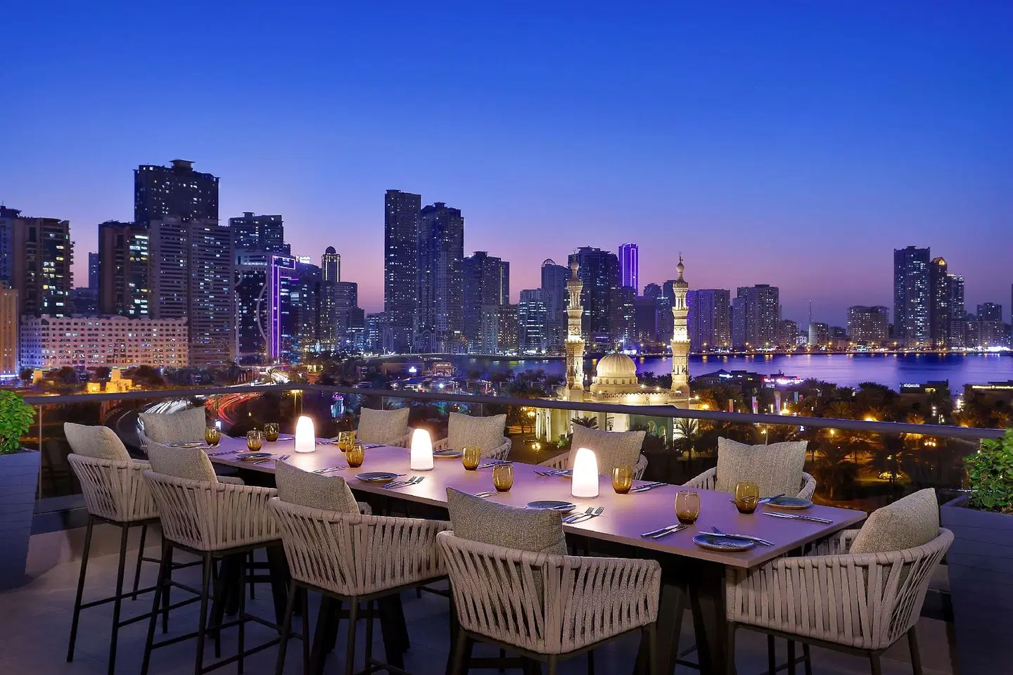Doubletree by Hilton Sharjah Waterfront Hotel & Residences Terrasse