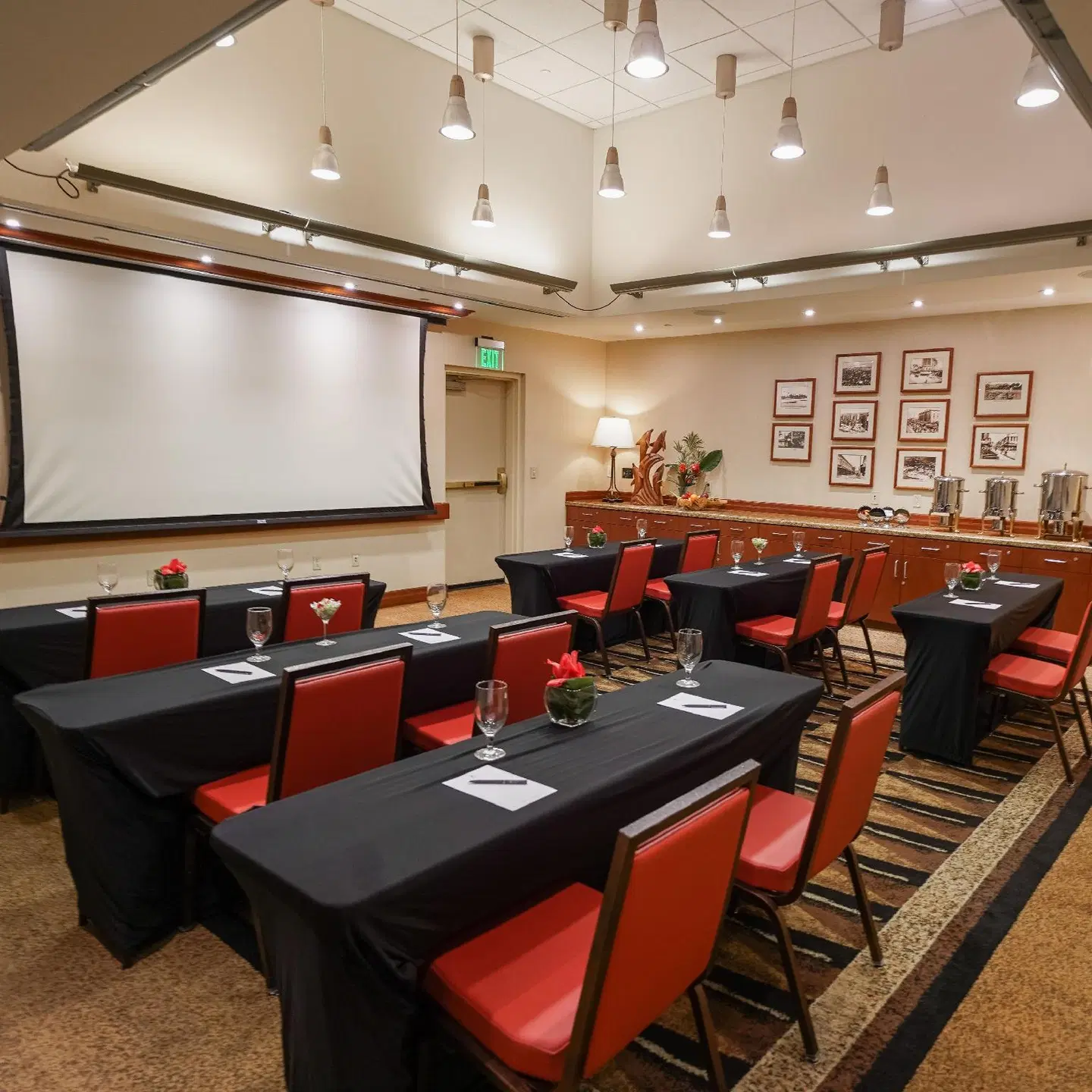 Embassy Suites by Hilton Waikiki Beach Walk Konferenz