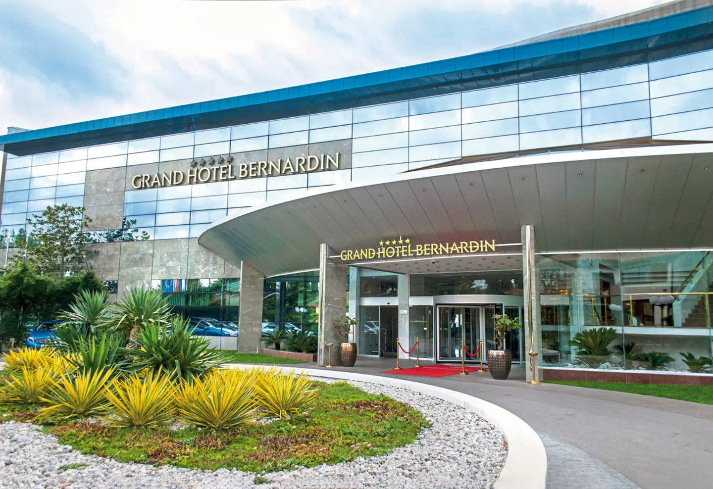 Grand Hotel Bernardin EXTERIOR