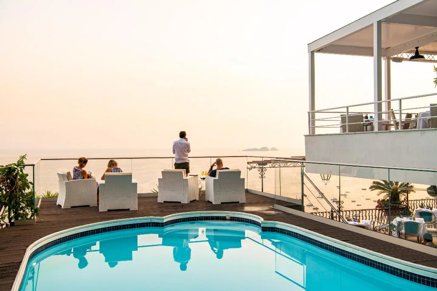 Eden Roc Suites OUTDOOR_POOL