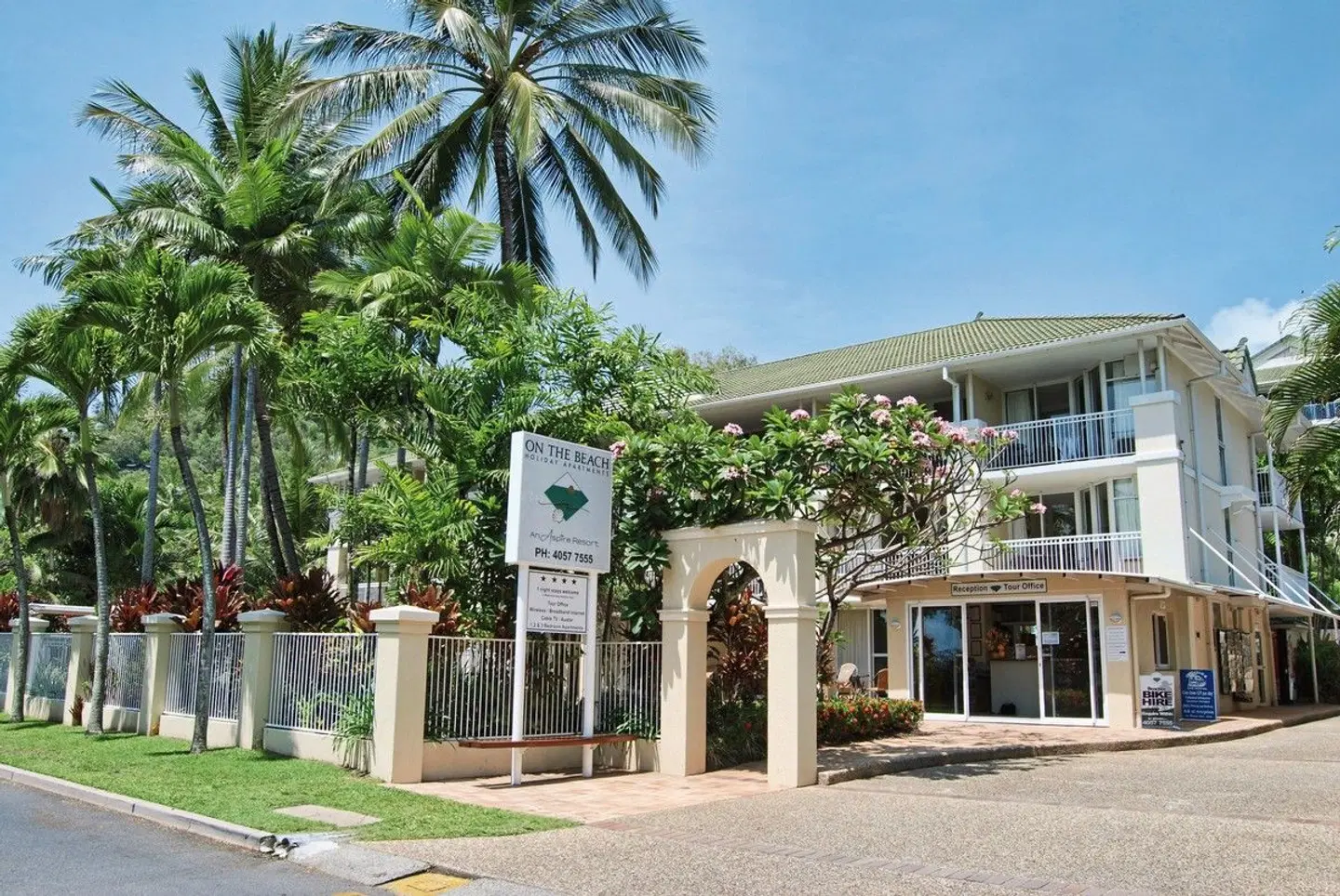 On The Beach Holiday Apartments EXTERIOR