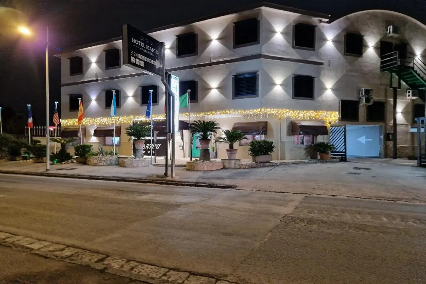 Hotel Martini EXTERIOR