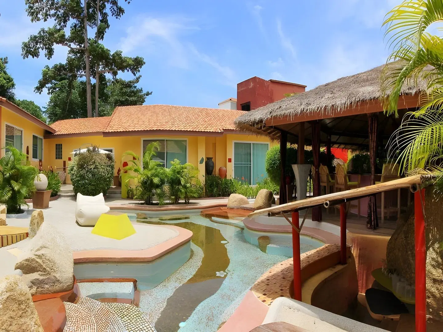 Pandora Lifestyle EXTERIOR