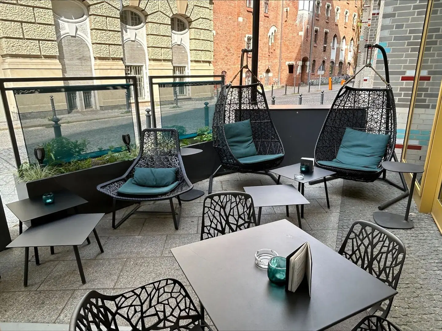 Motel One Frankfurt Airport Terrasse