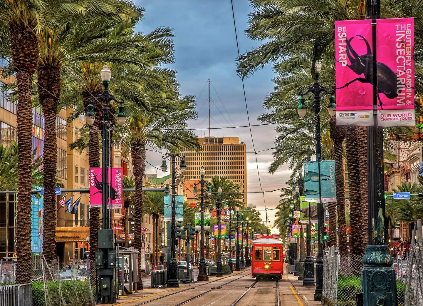 Hilton New Orleans Riverside EXTERIOR