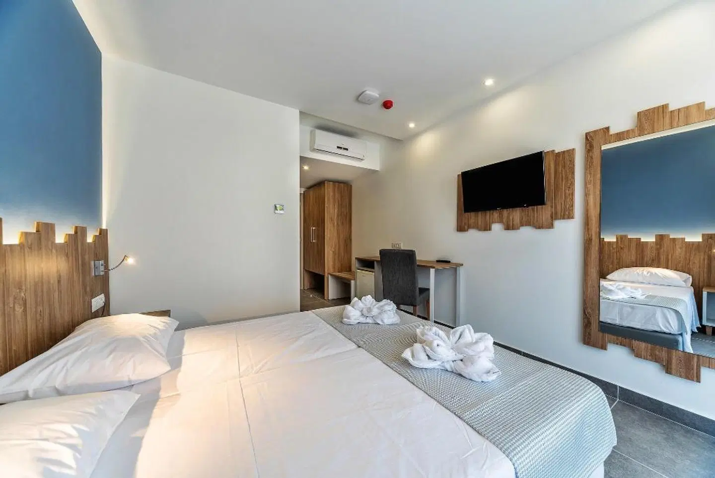 Pollis Hotel ROOM_EXAMPLE
