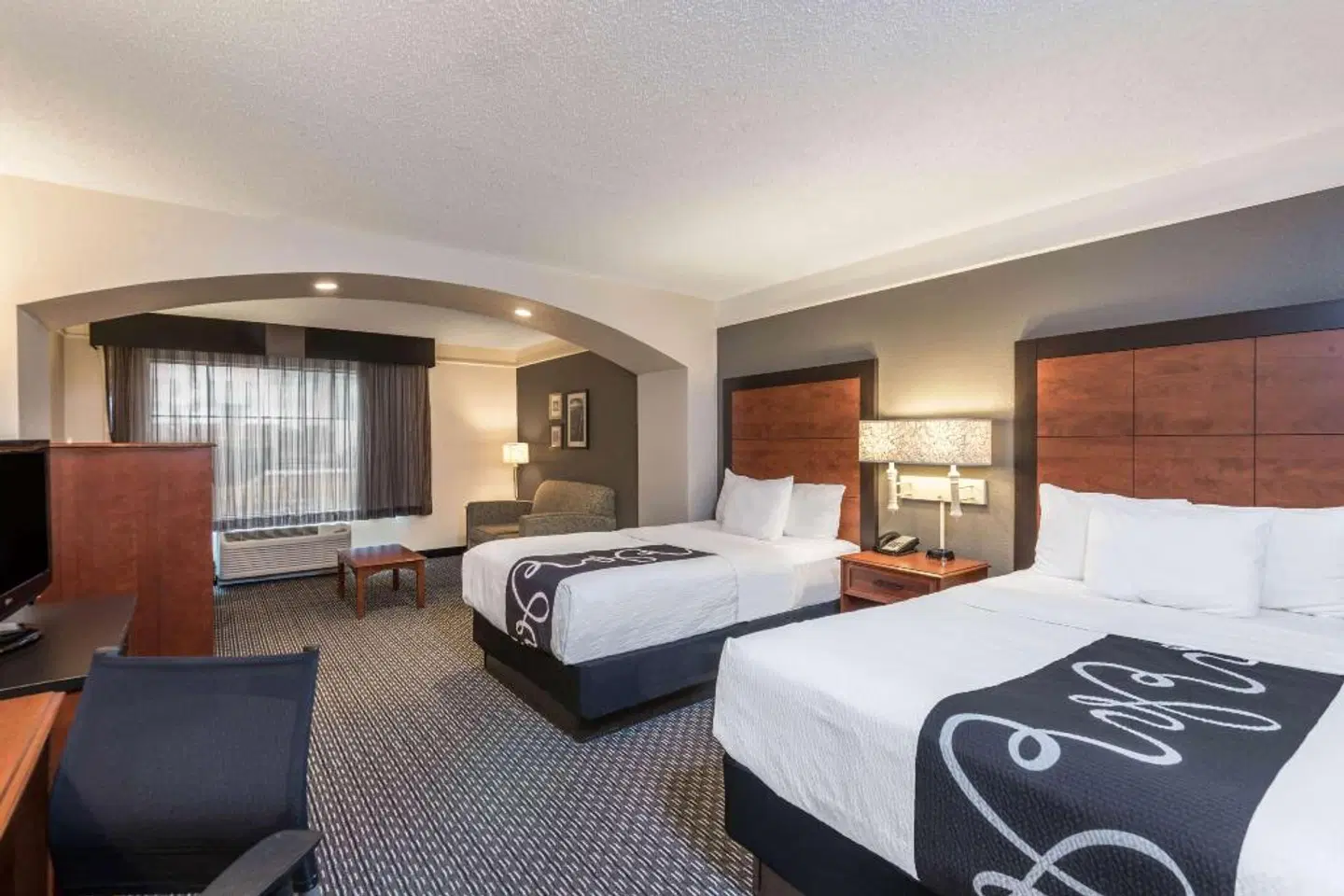 La Quinta Inn & Suites by Wyndham San Antonio Riverwalk ROOM_EXAMPLE