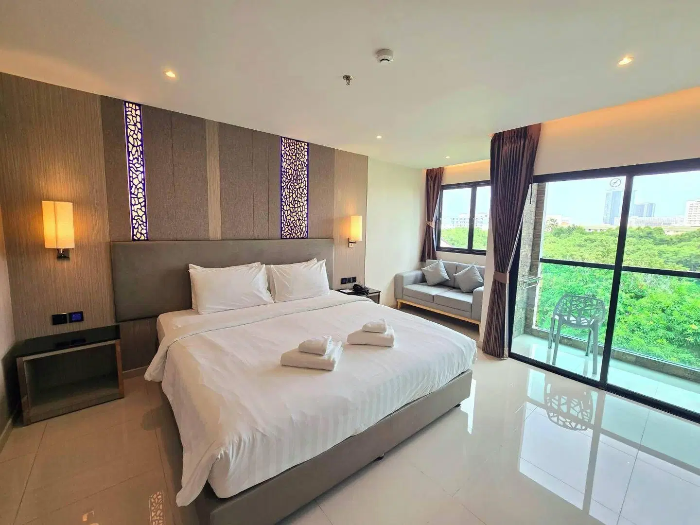 The TJ Hotel ROOM_EXAMPLE