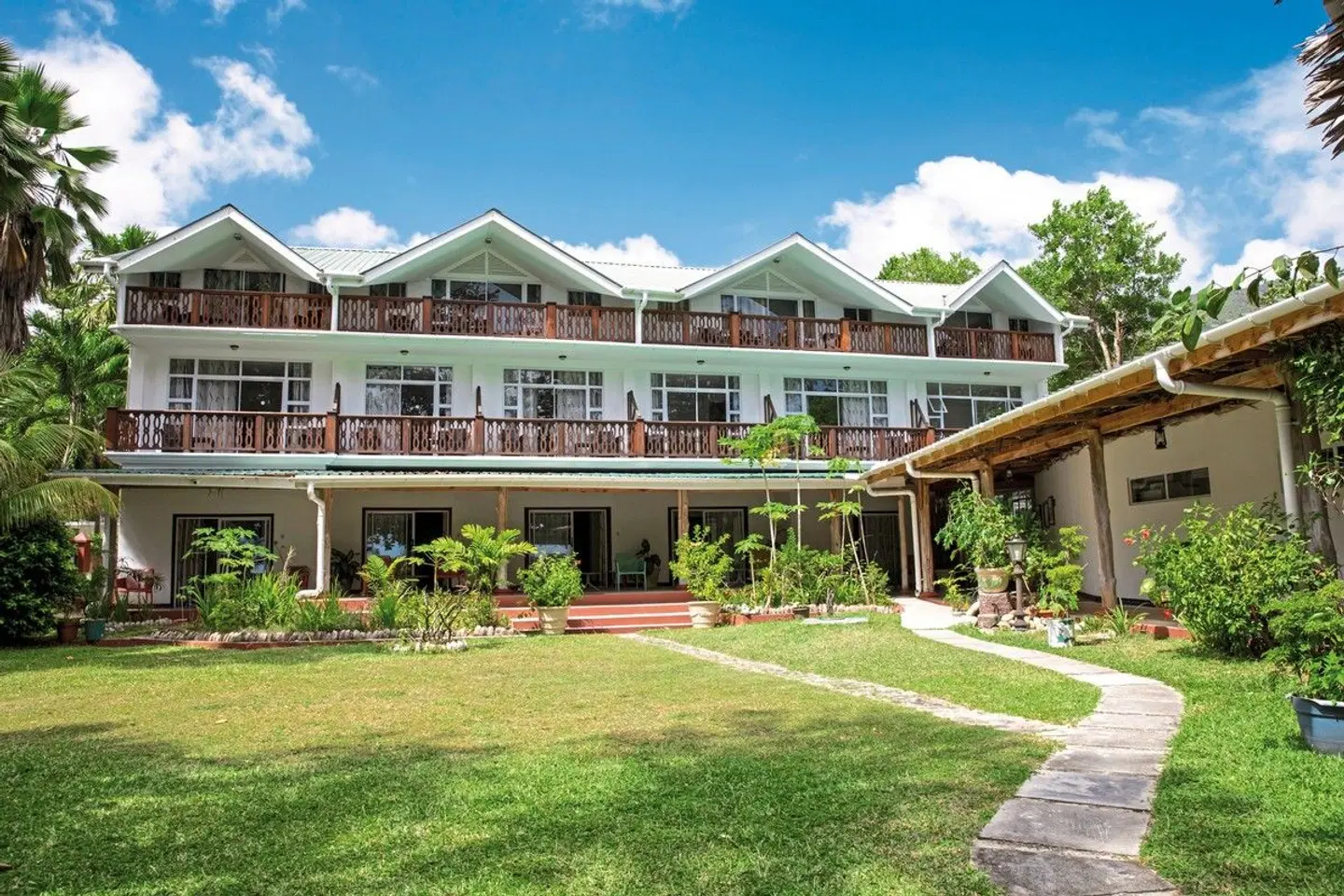 Augerine Hotel EXTERIOR