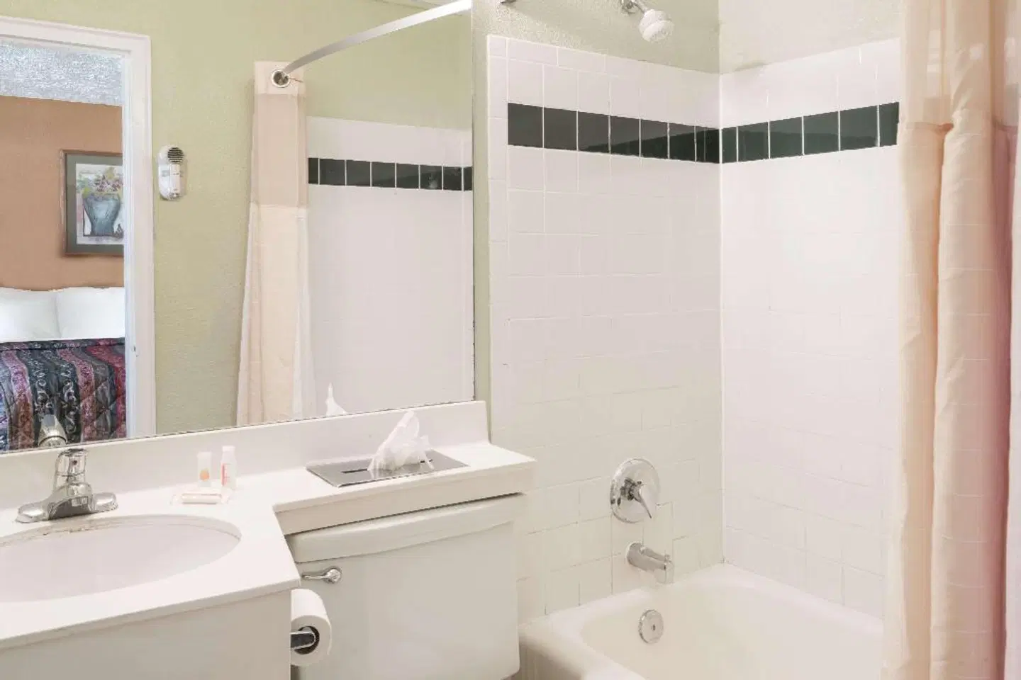 Days Inn by Wyndham Henrietta/Rochester Area Badezimmer