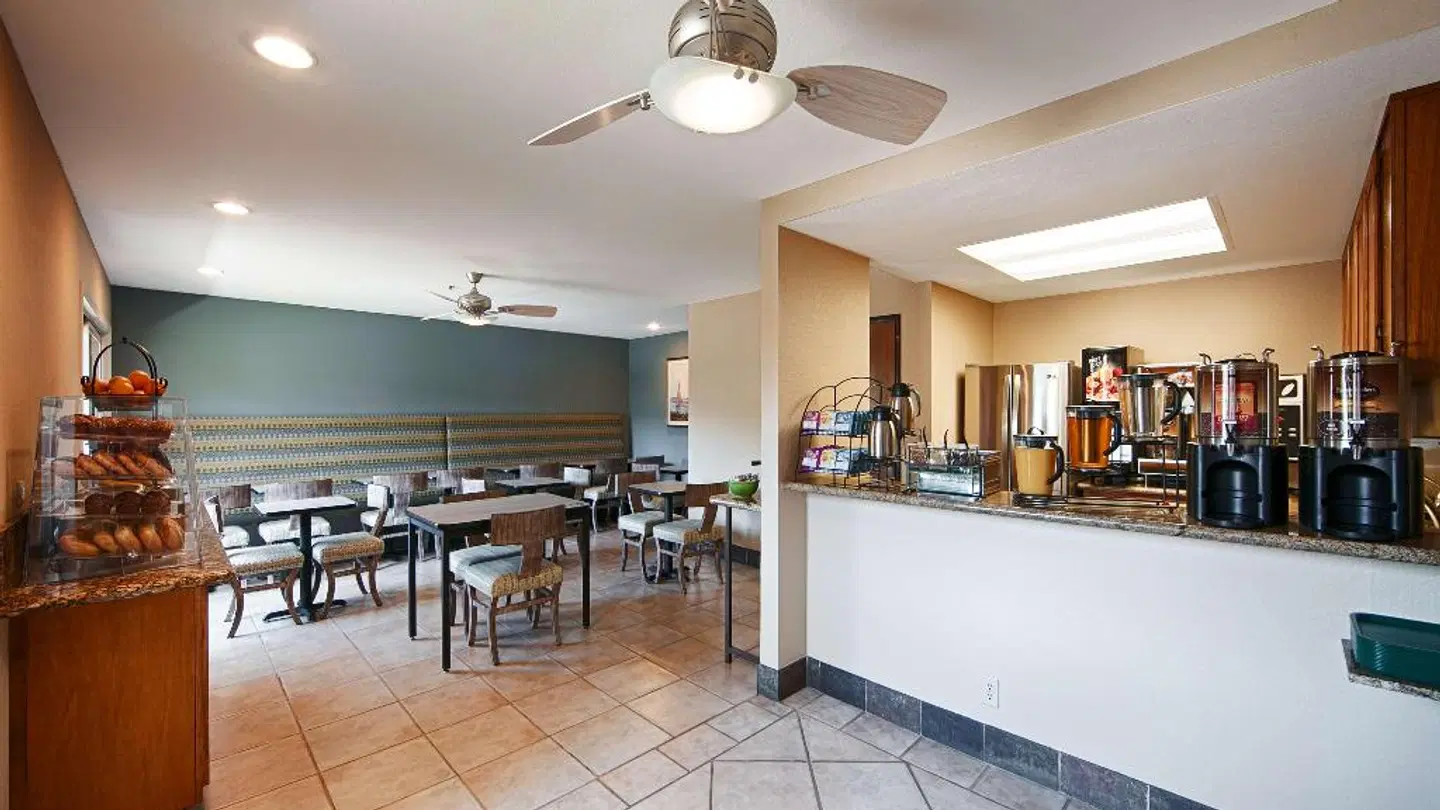 Best Western PLUS Monterey Inn Bar