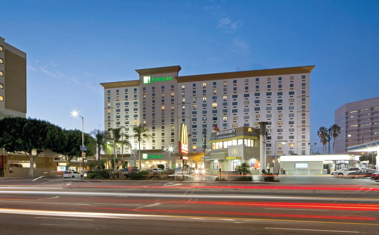 Holiday Inn Los Angeles International Airport EXTERIOR