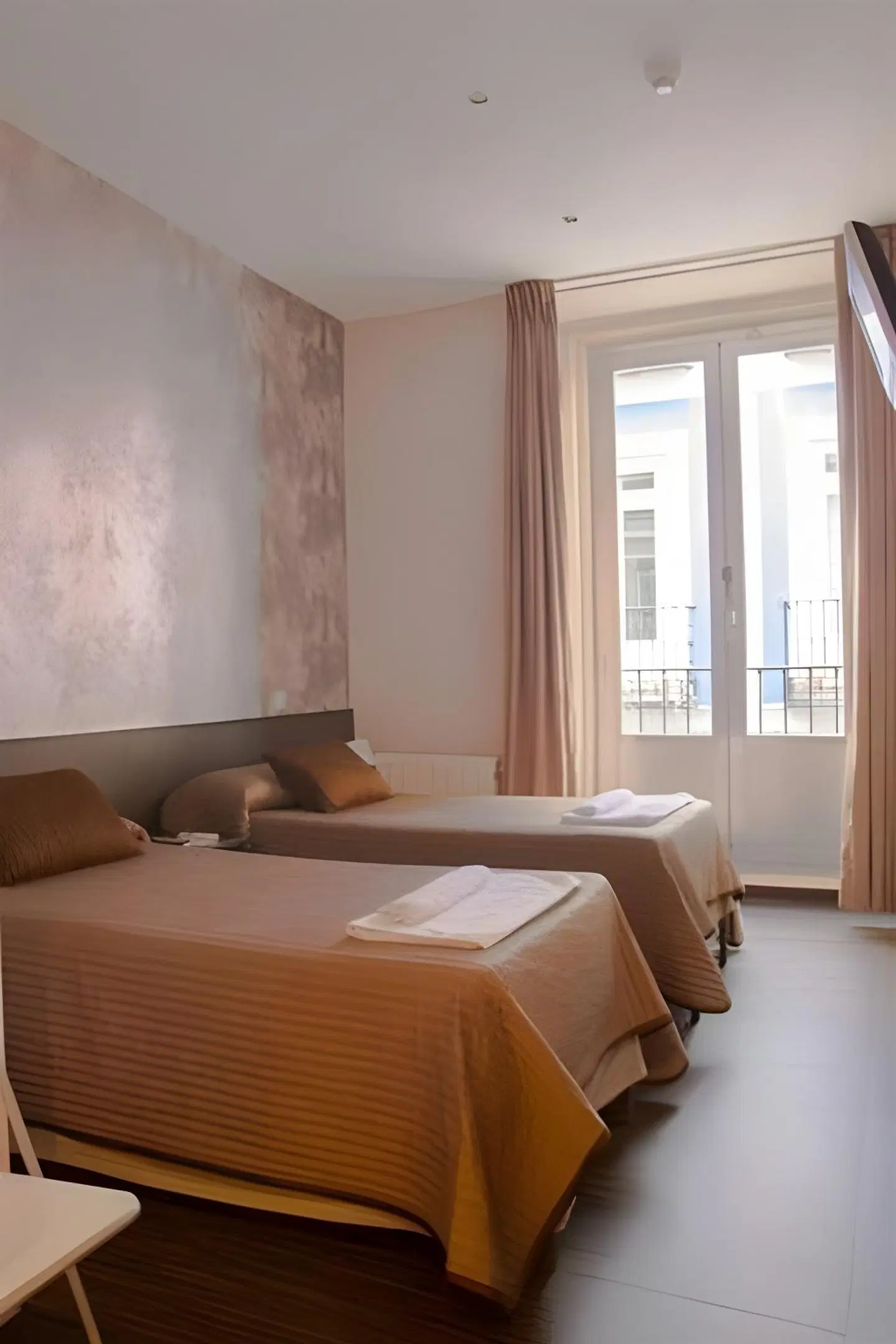 CH Lemon Rooms - Madrid ROOM_EXAMPLE