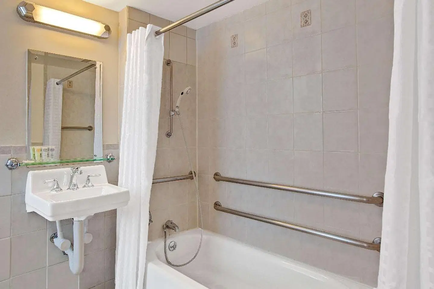 The New Yorker A Wyndham Hotel Badezimmer