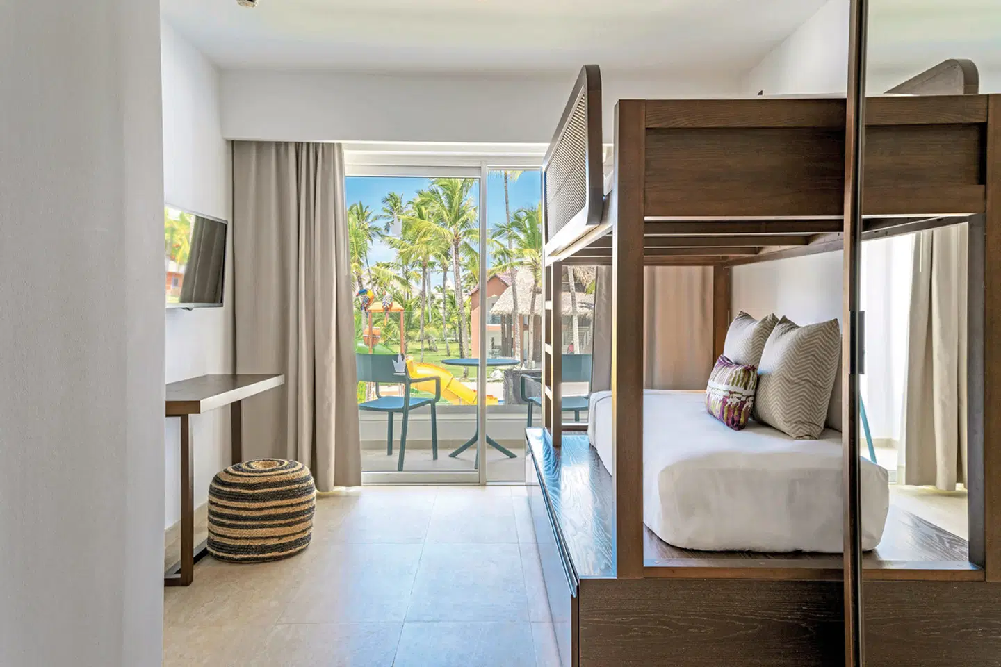 Tropical Deluxe Princess ROOM_EXAMPLE