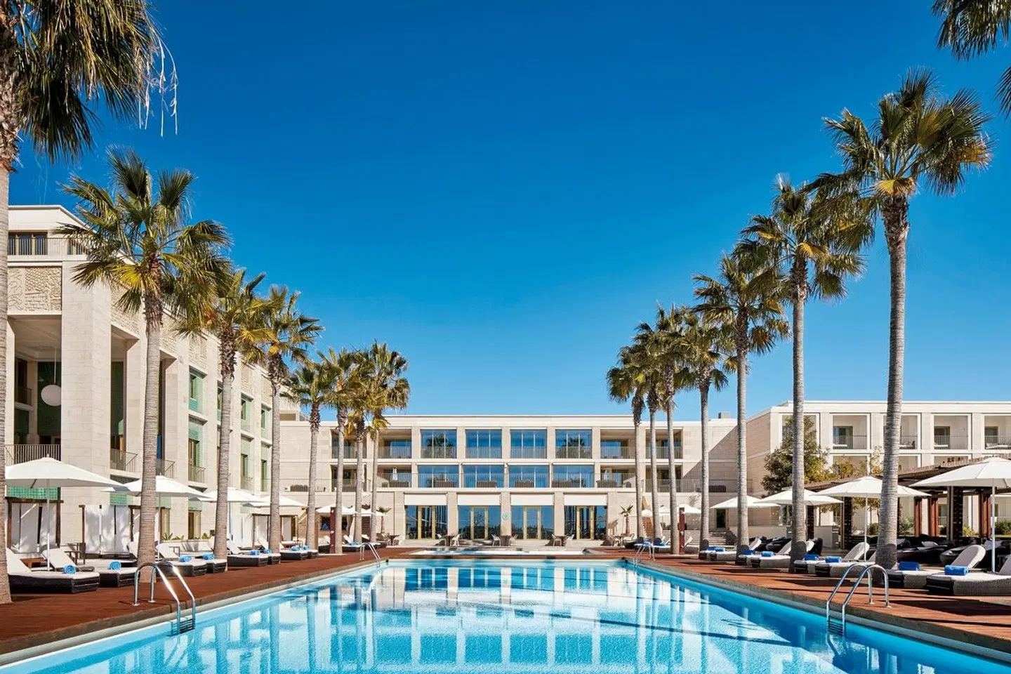 Victoria Golf Resort & Spa OUTDOOR_POOL