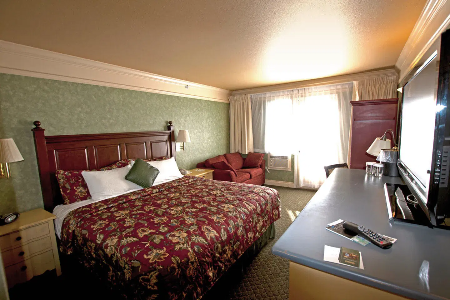 Pike's Waterfront Lodge ROOM_EXAMPLE