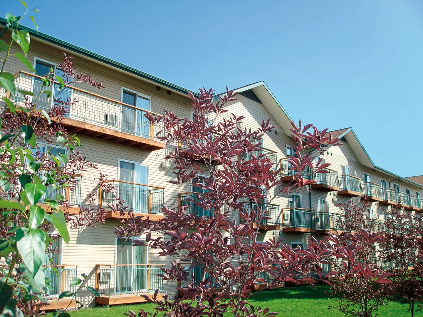 Pike's Waterfront Lodge EXTERIOR