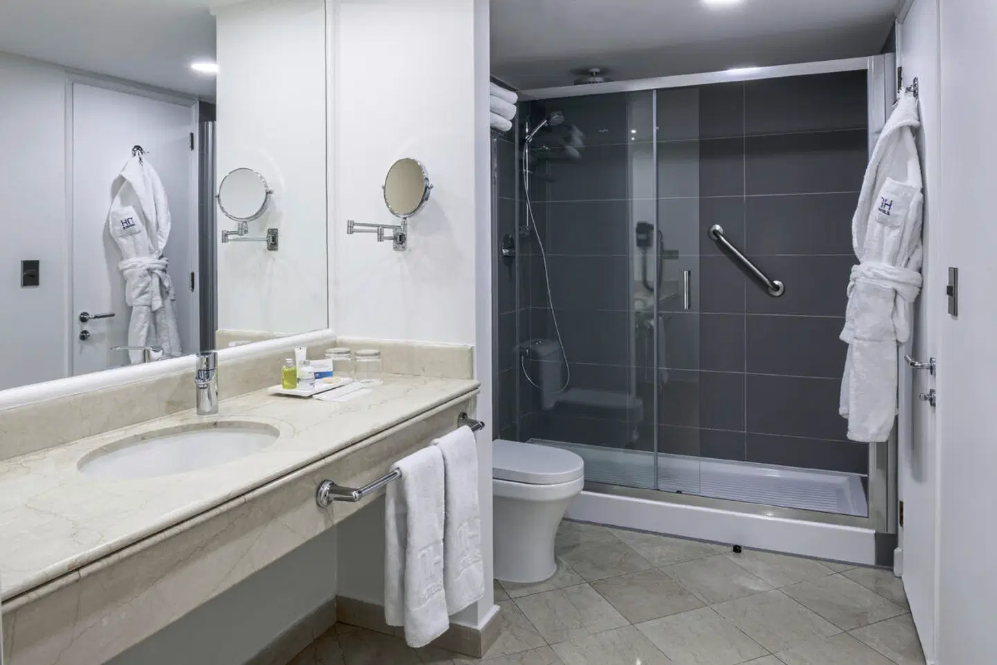 NH Ciudad De Santiago Badezimmer