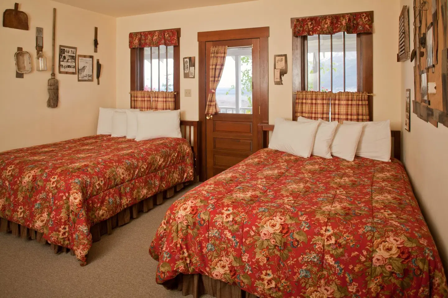 Kennicott Glacier Lodge ROOM_EXAMPLE