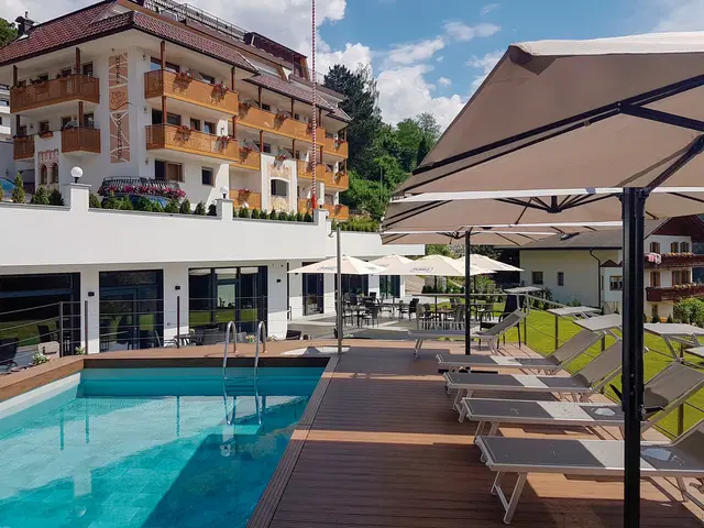 Molaris Lodges OUTDOOR_POOL