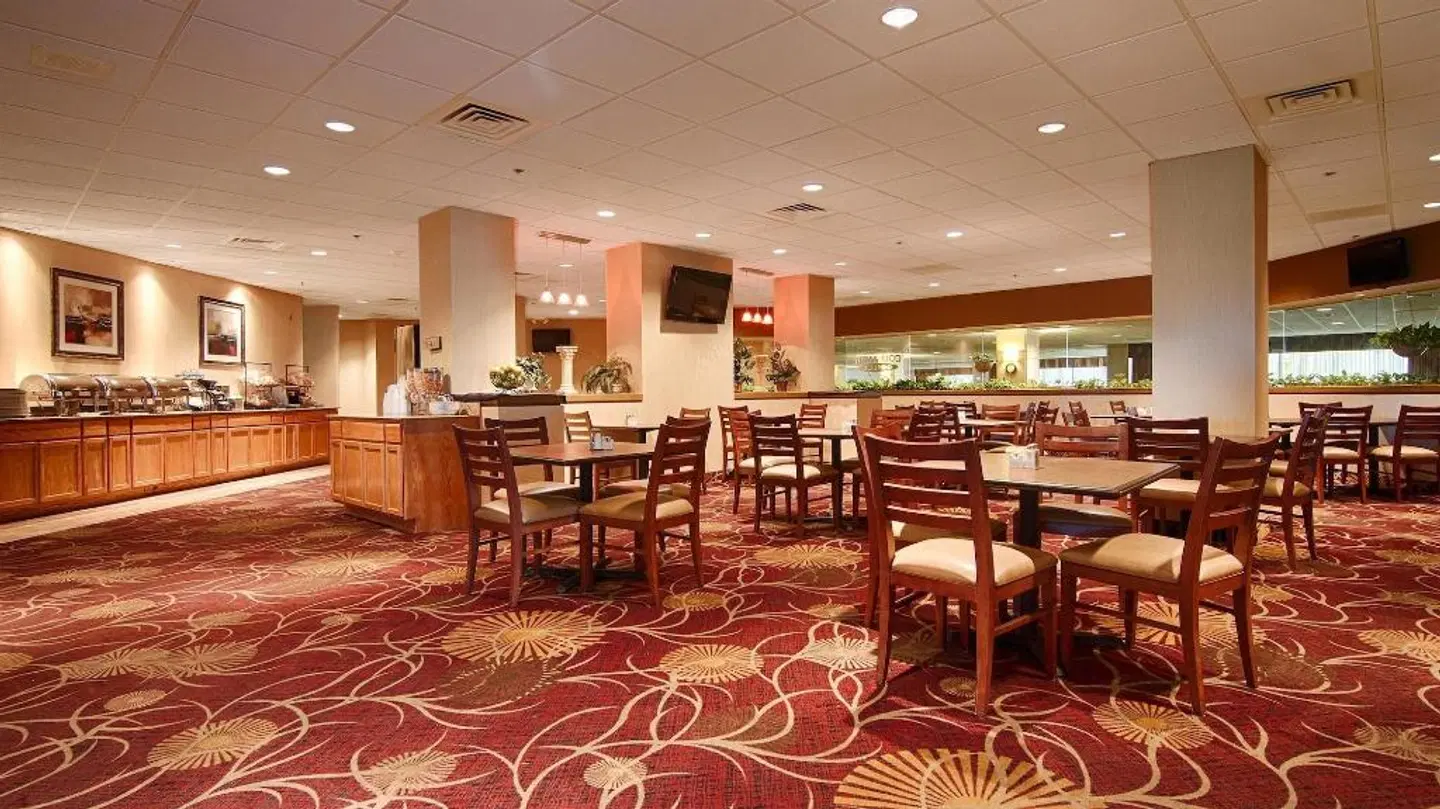 Ramada by Wyndham East Syracuse Carrier Circle Restaurant