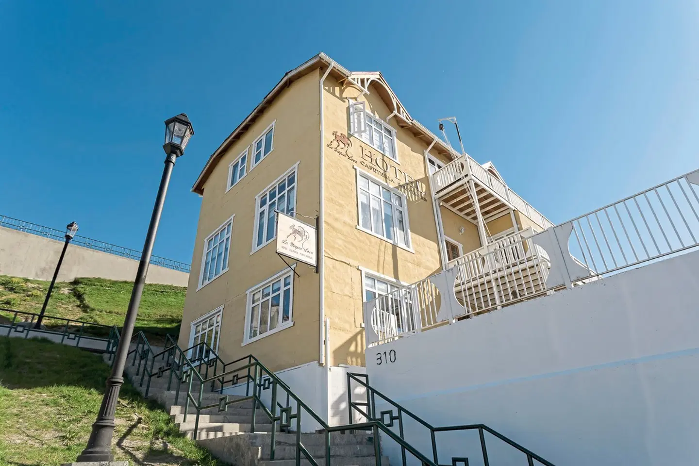 La Yegua Loca EXTERIOR