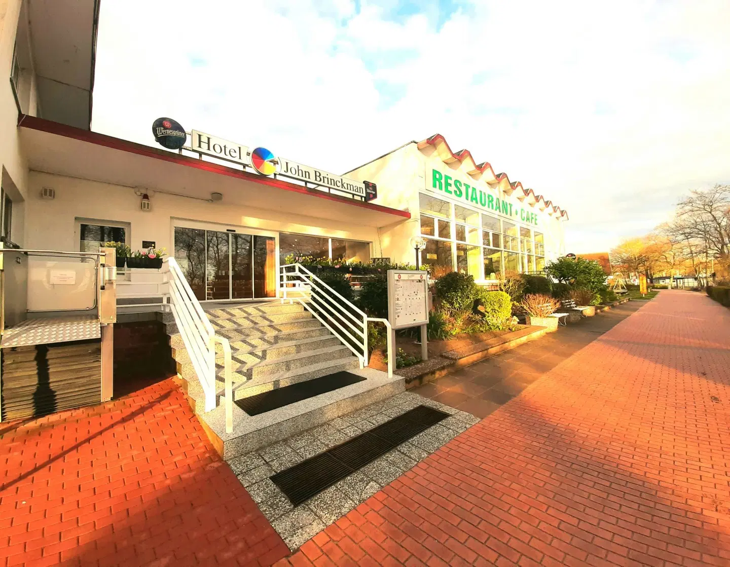 Hotel John Brinckman EXTERIOR