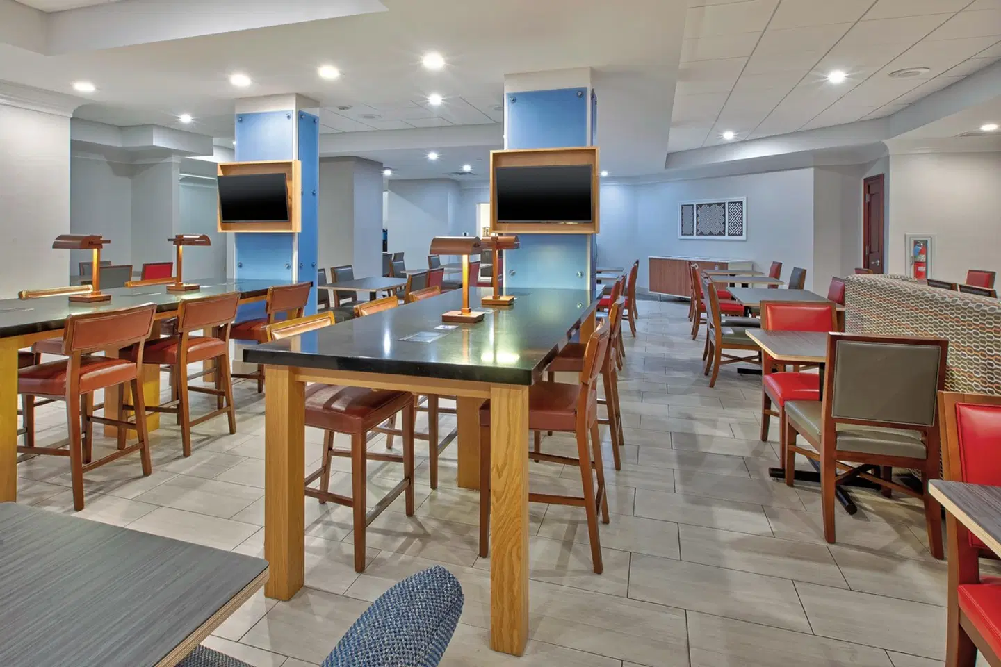 Holiday Inn Express Philadelphia-Midtown Bar