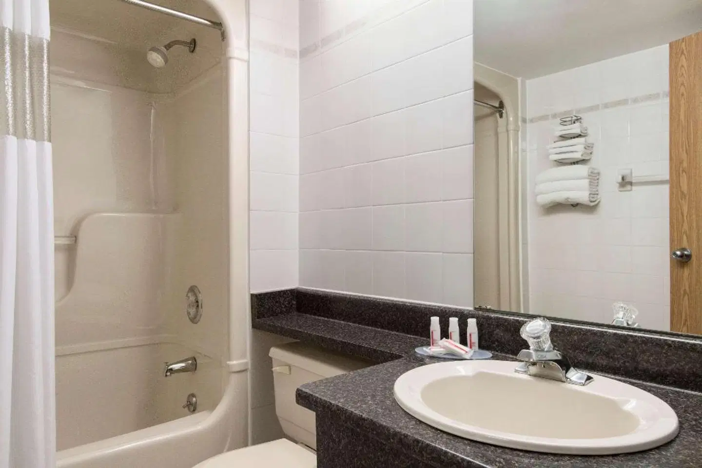 Days Inn by Wyndham Niagara Falls Near The Falls Badezimmer