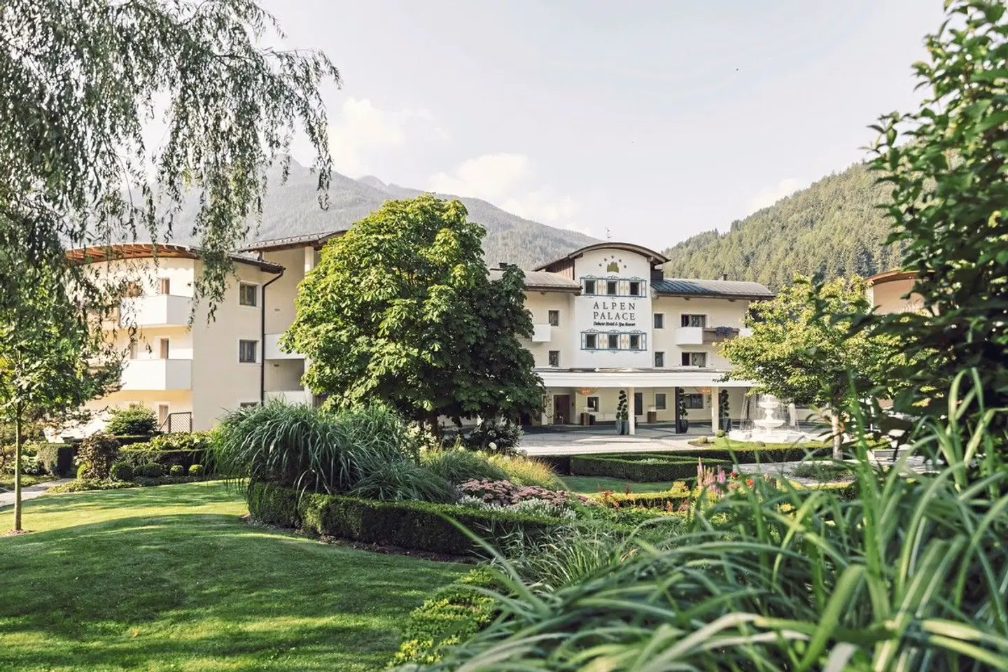 Alpenpalace Deluxe Hotel & Spa EXTERIOR