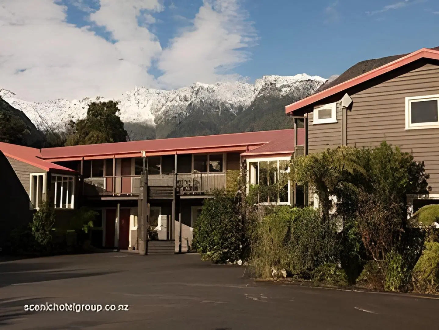 Heartland Hotel Glacier Country EXTERIOR