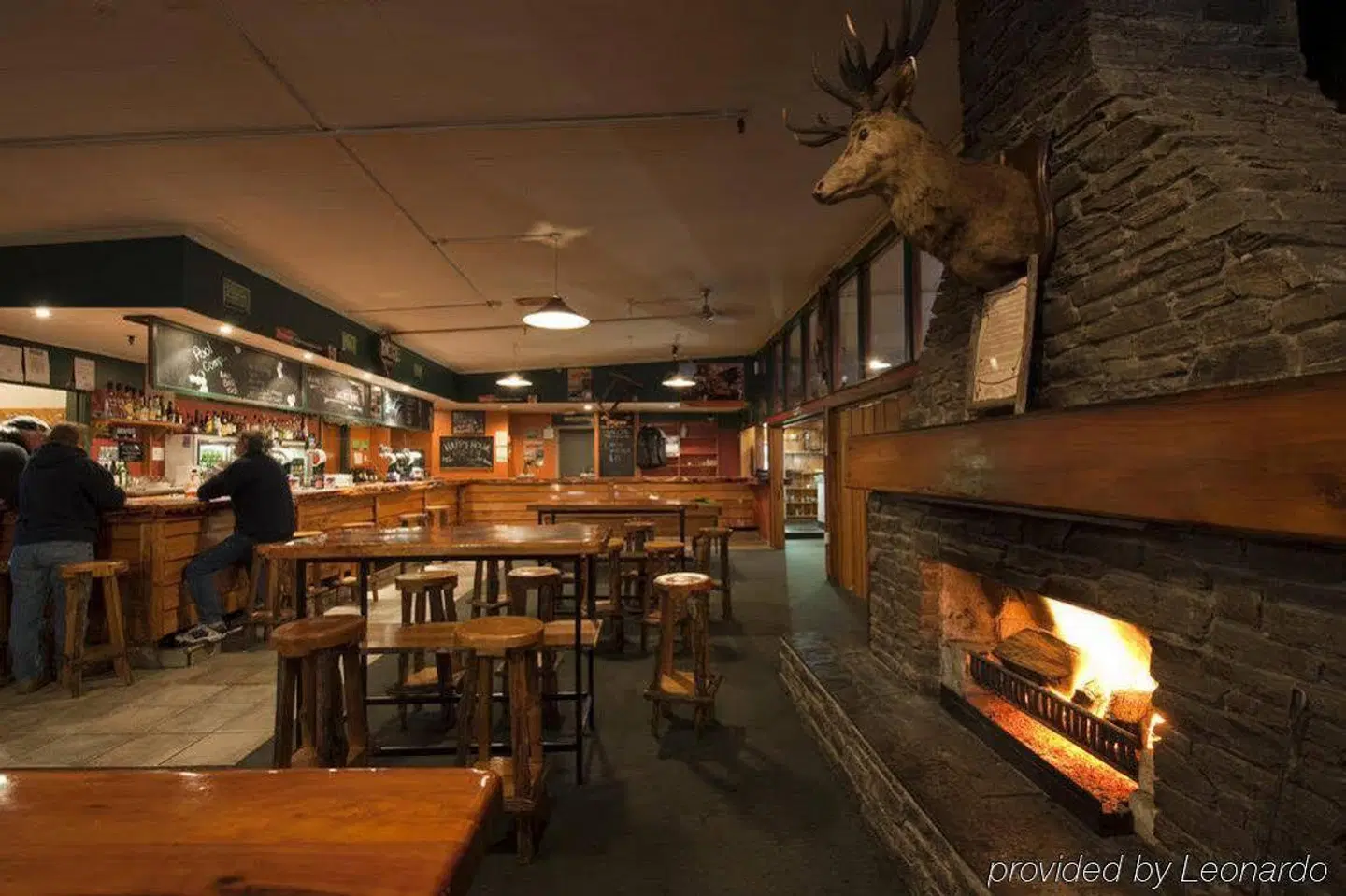 Heartland Hotel Glacier Country Bar