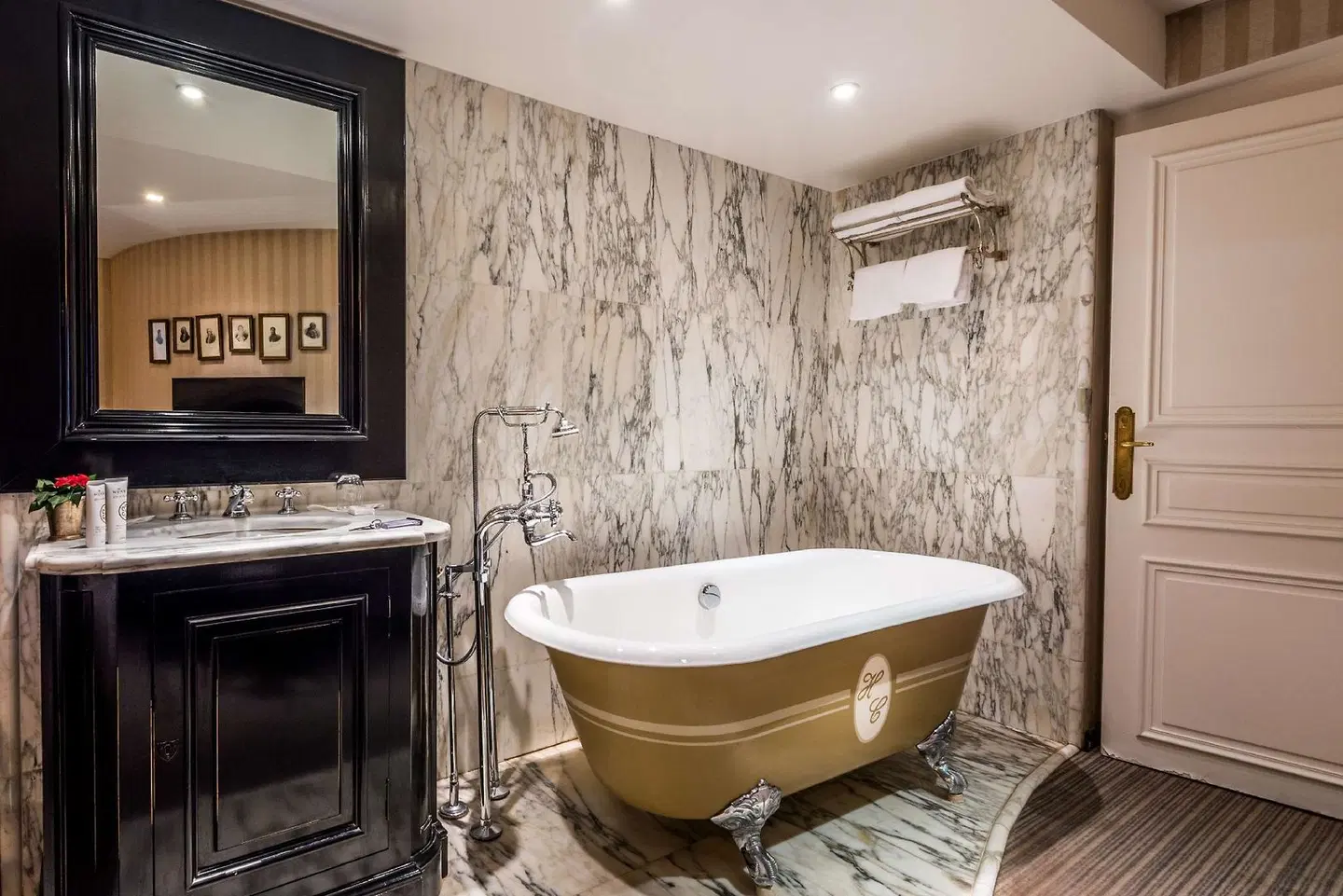 Hotel Chateaubriand Badezimmer