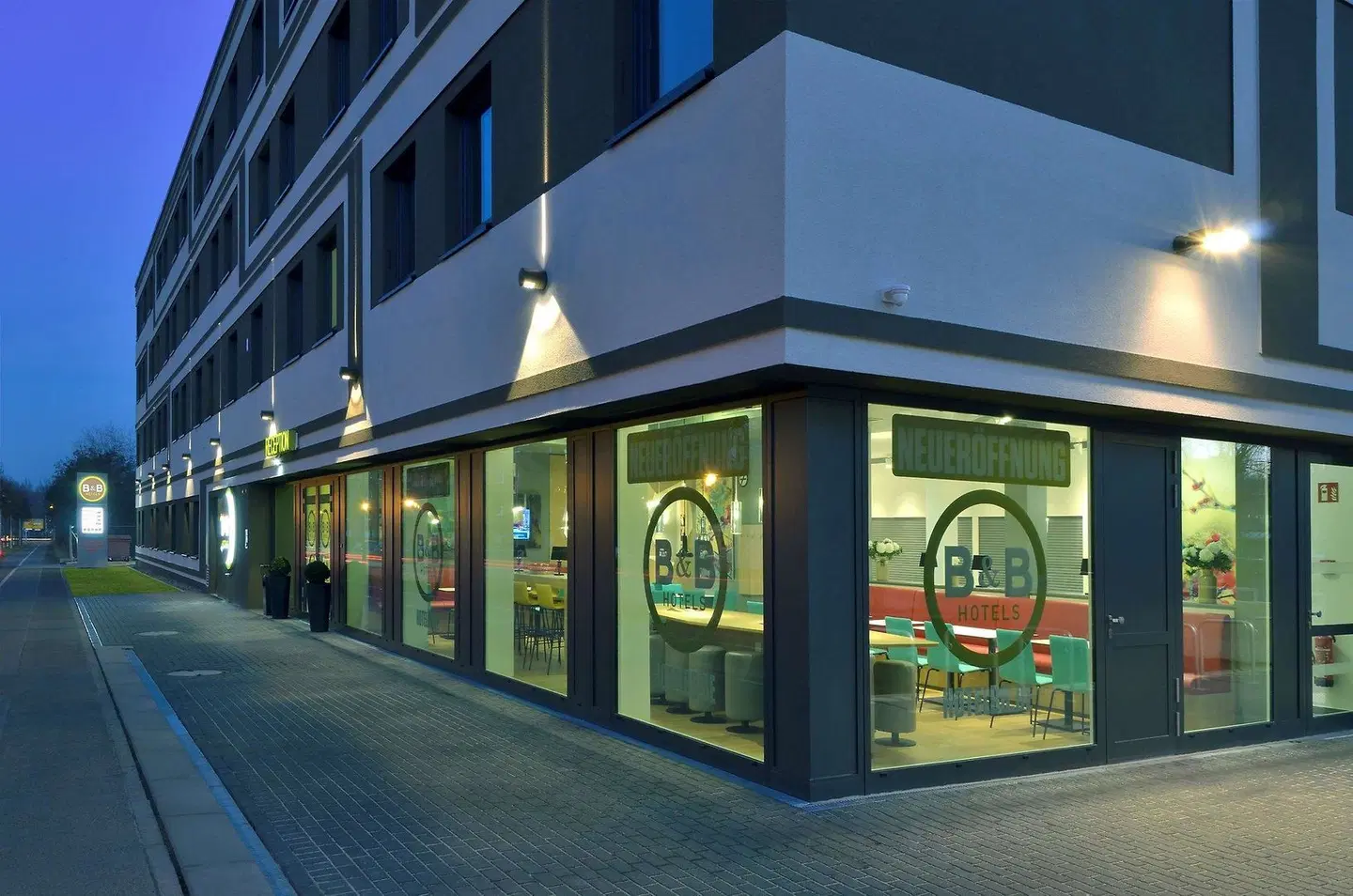 B&B Hotel Potsdam EXTERIOR