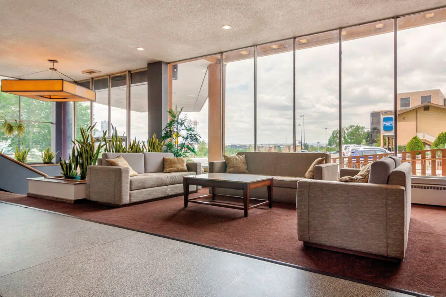 Quality Inn & Suites Denver International Airport LOUNGE_LOBBY