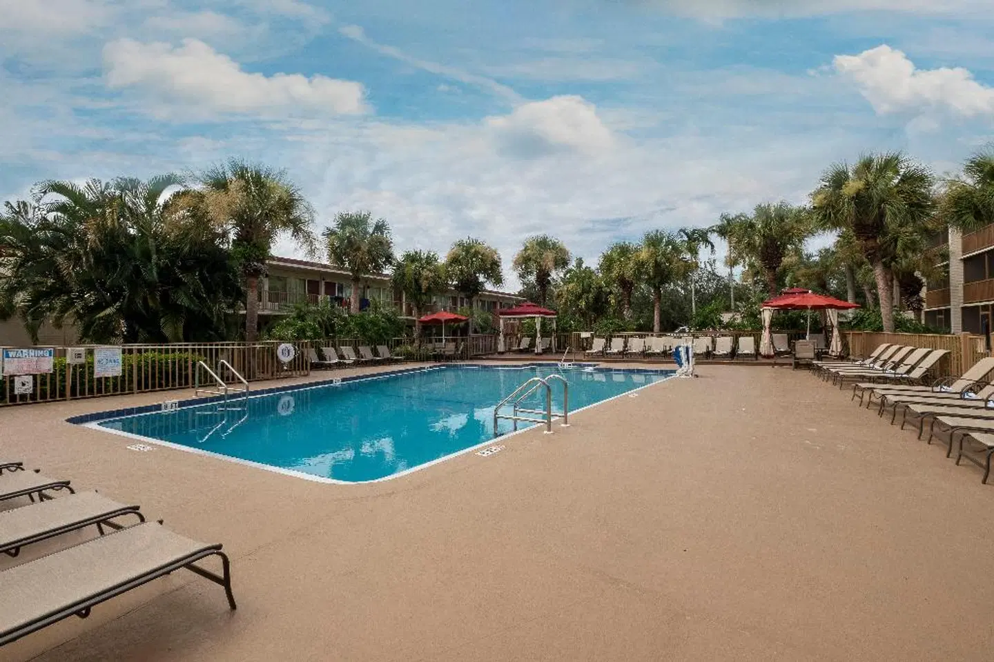 Red Roof Plus & Suites Naples OUTDOOR_POOL