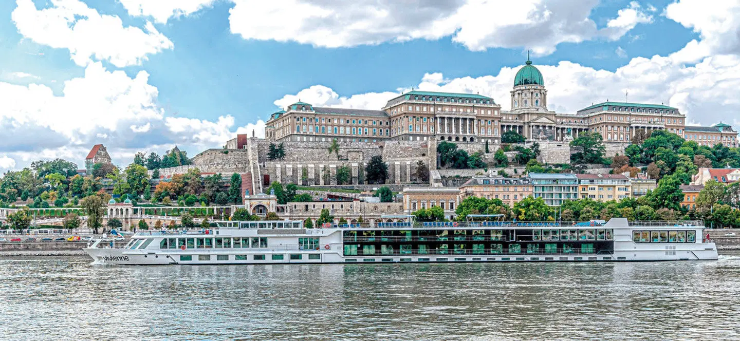 MS Vivienne - Donauwalzer EXTERIOR