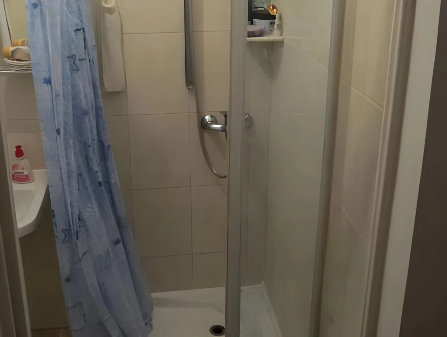 Sinistaj Rooms Badezimmer