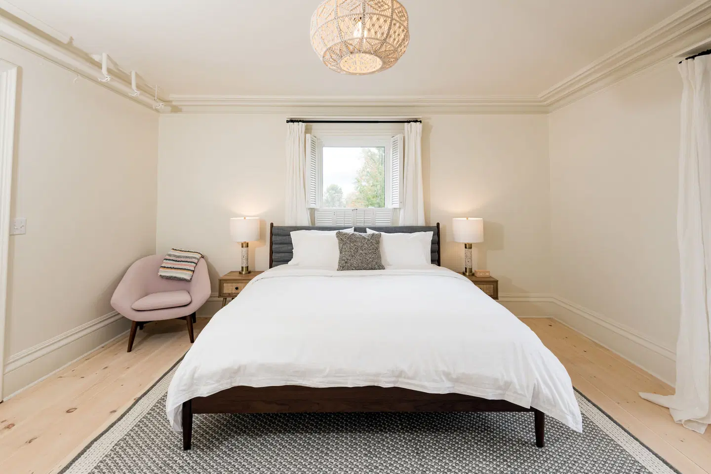 The August House ROOM_EXAMPLE