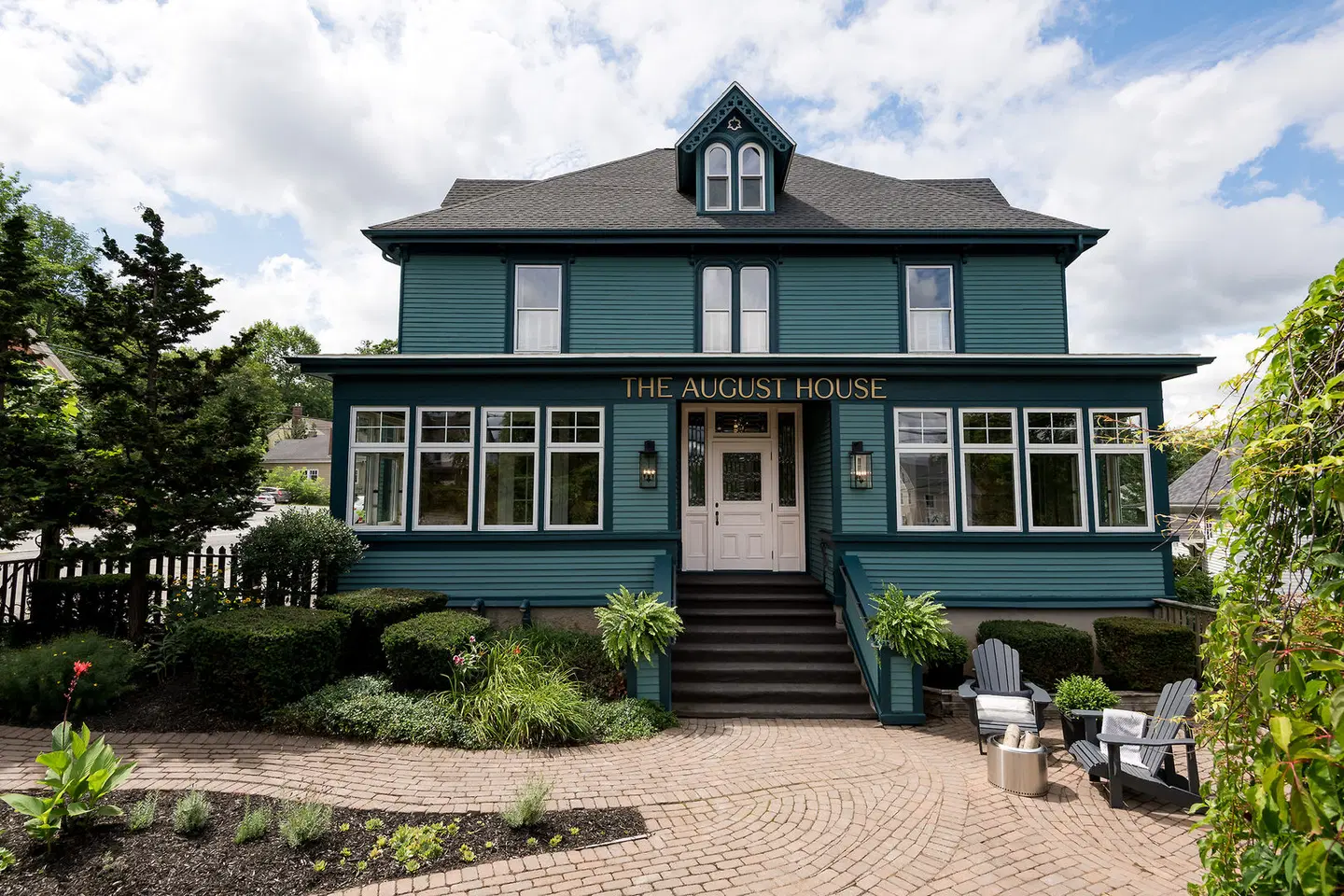 The August House EXTERIOR