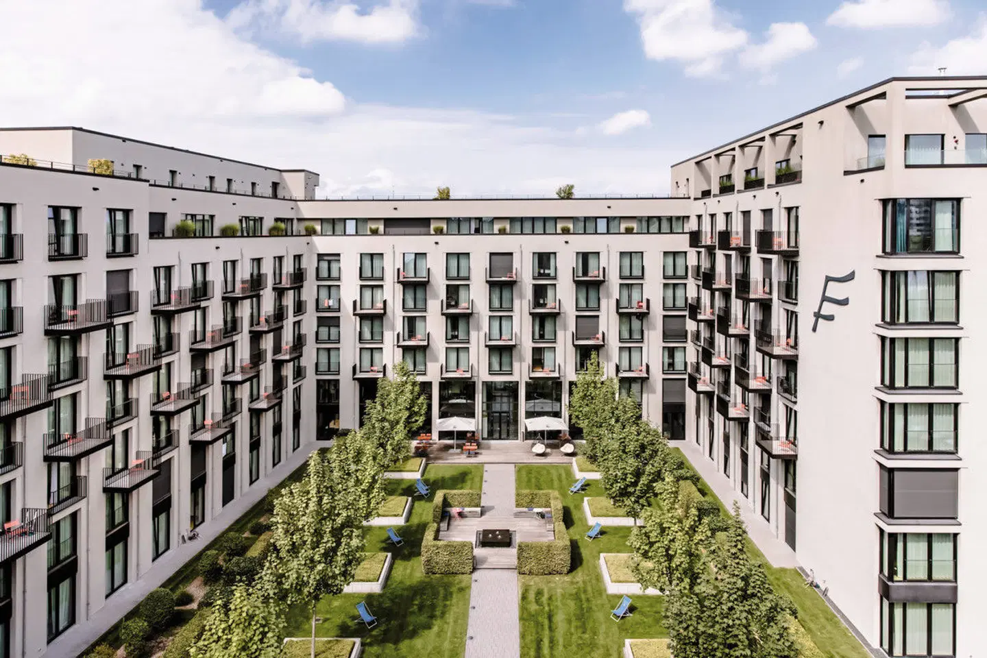 THE FLAG München M. EXTERIOR