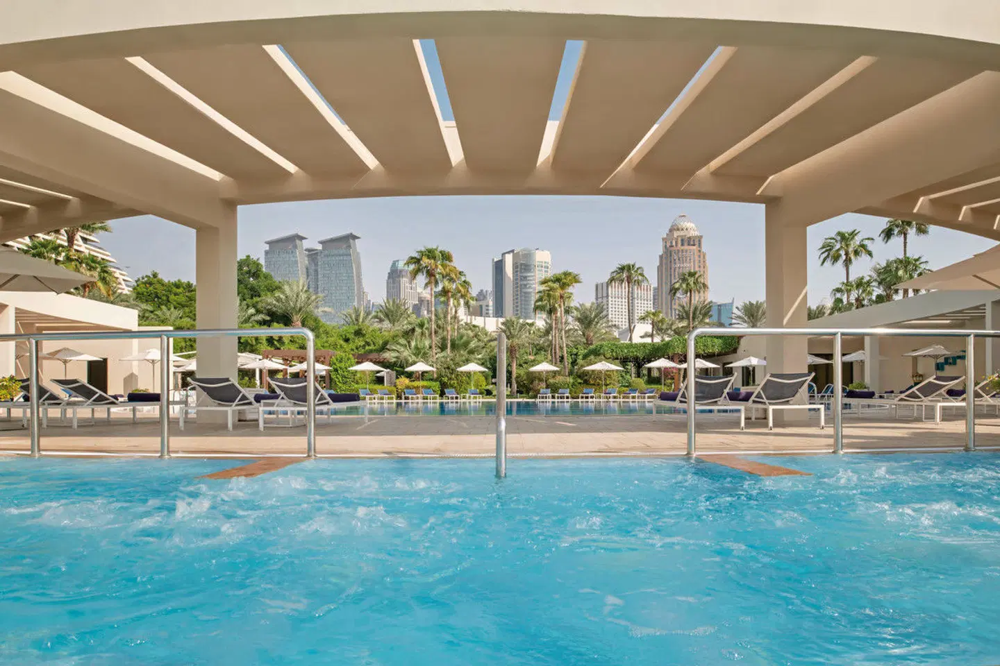 Sheraton Grand Doha Resort & Convention Hotel OUTDOOR_POOL