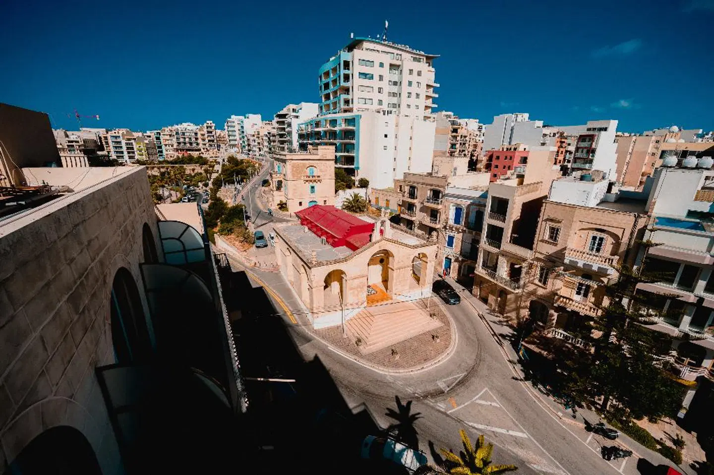 Gillieru Harbour Hotel Terrasse
