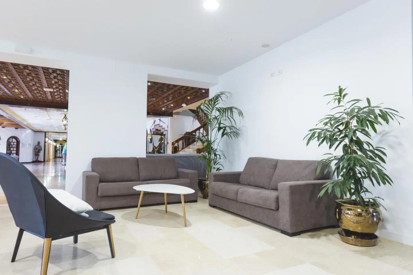 Rey Carlos LOUNGE_LOBBY